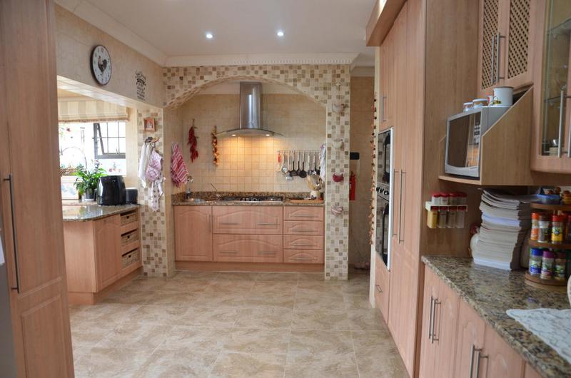 4 Bedroom Property for Sale in Hartenbos Heuwels Western Cape